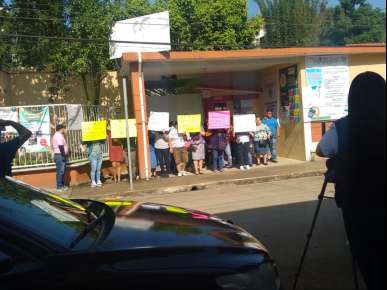 Se manifiestan padres de familia de la General 7 por desfalco de 190 mil pesos