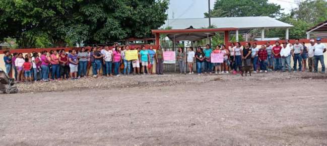 Padres de Familia Realizan Plantón en Escuela Primaria Guadalupe Victoria de Aquiles Serdán, ¡Exigen Cambio de Director!