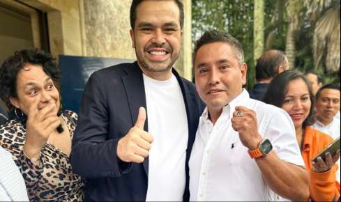 Beto Olvera recibe respaldo de Álvarez Máynez por su triunfo como presidente de Cazones de Herrera.