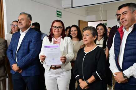 Daniela Griego recibió constancia de mayoría como presidenta electa de Xalapa.