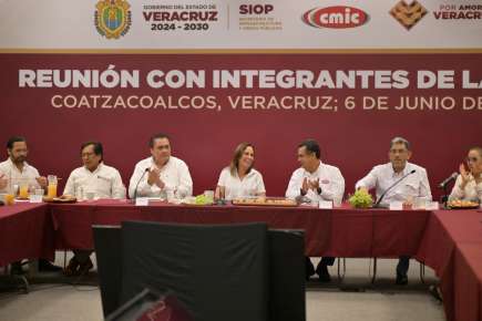 Rocío Nahle acelera obras en el sur de Veracruz con una inversión de mil mdp y asegura la generación de empleos
