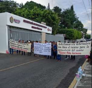 Habitantes de Pajapan- toman oficinas de SIOP en Xalapa