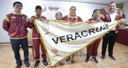 Abandera SEV a delegación que participará en Torneo de Fútbol 5 vs 5