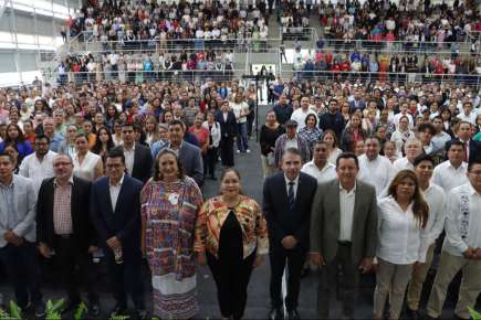 Se reúne SEV con más de 1,500 representantes de escuelas particulares
