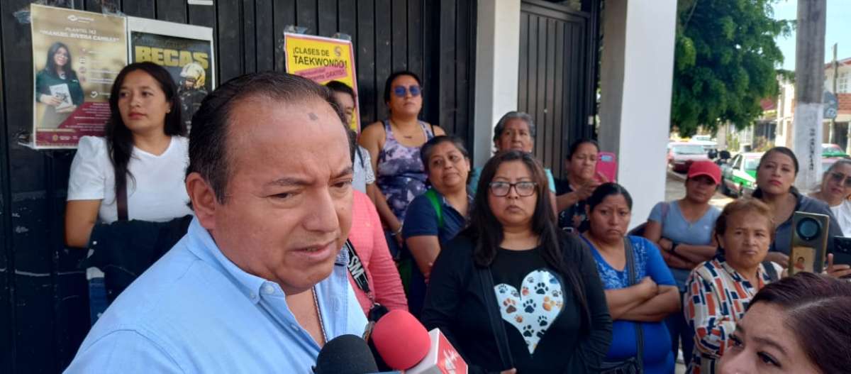 Se manifiestan padres de familia de la Técnica 122 de Xalapa