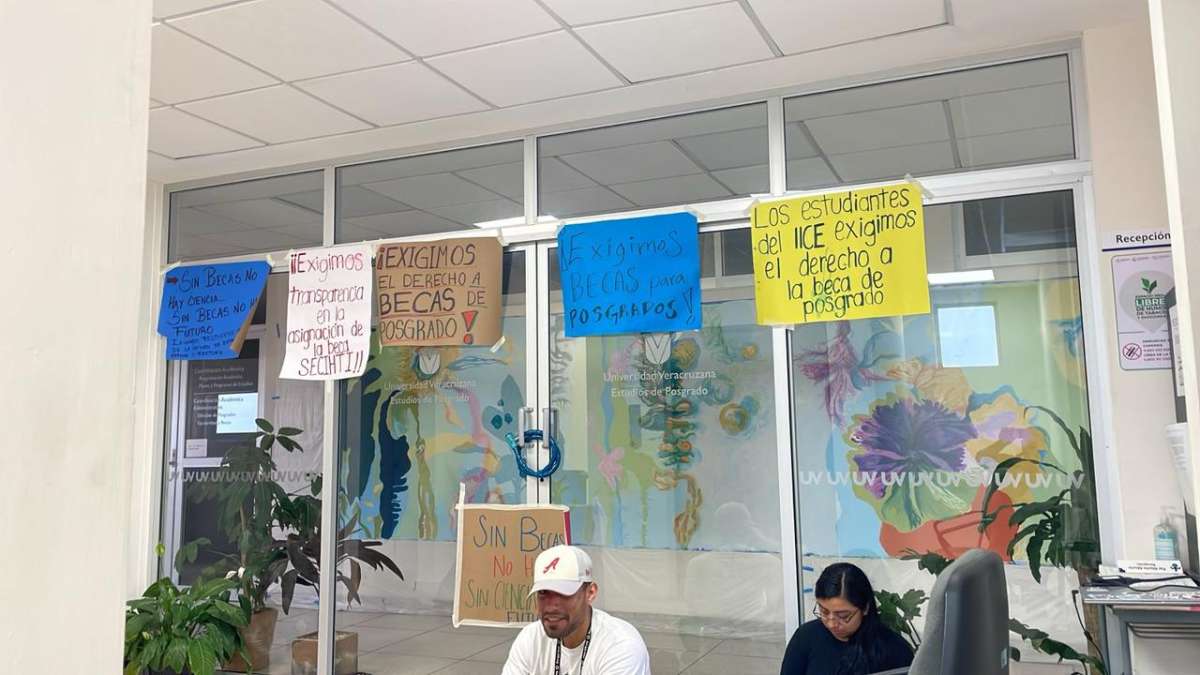 Estudiantes de posgrado toman instalaciones de los Institutos de Investigaciones de la UV