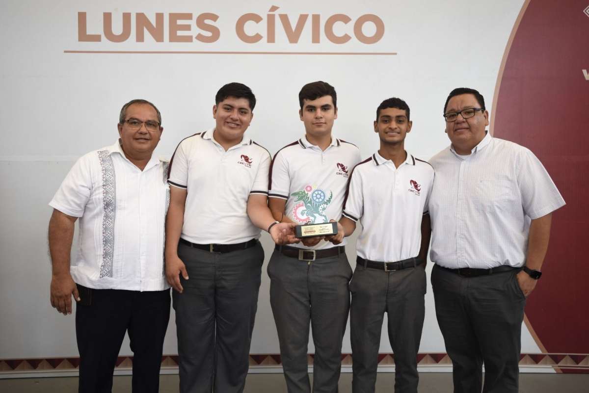 Estudiantes del CECyTEV ganan concurso nacional con vehículo solar