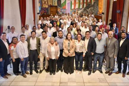 Gobernadora Rocío Nahle se reúne con alcaldes electos y refrenda apoyo total   