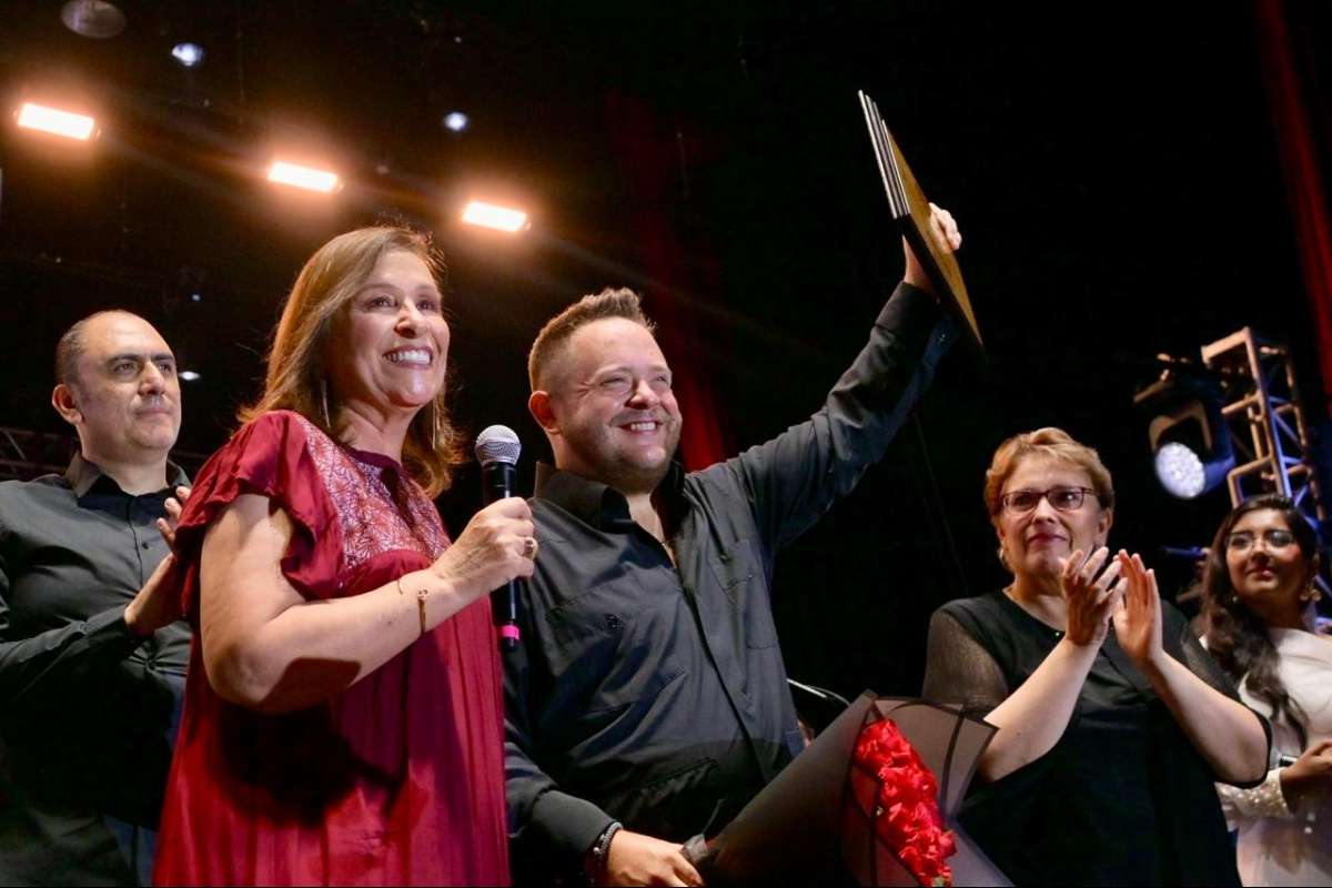 Rocío Nahle clausuró el exitoso Festival Internacional del Bolero en Veracruz   