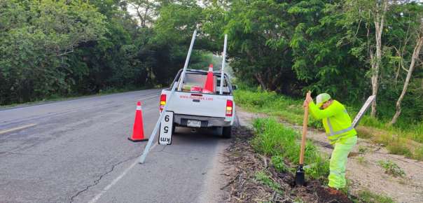 Avanza SICT en la instalación de señalamiento vertical en la red carretera federal de Veracruz   