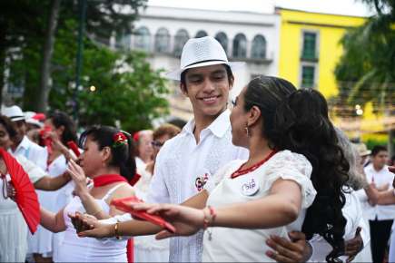 Inicia Festival Nacional “Danzoneando en Xalapa
