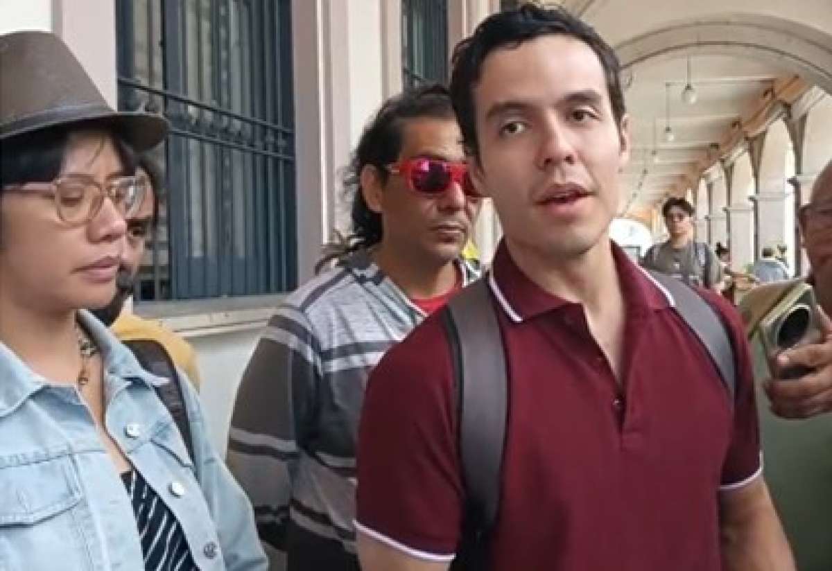 Se manifiestan artistas xalapeños en protesta por altos cobros por uso de inmuebles propiedad del ayuntamiento