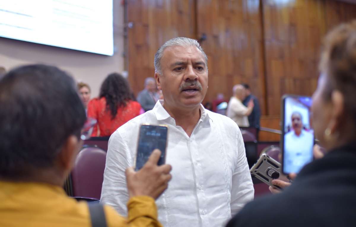 Impulsa diputado José Reveriano regularización de predios escolares   