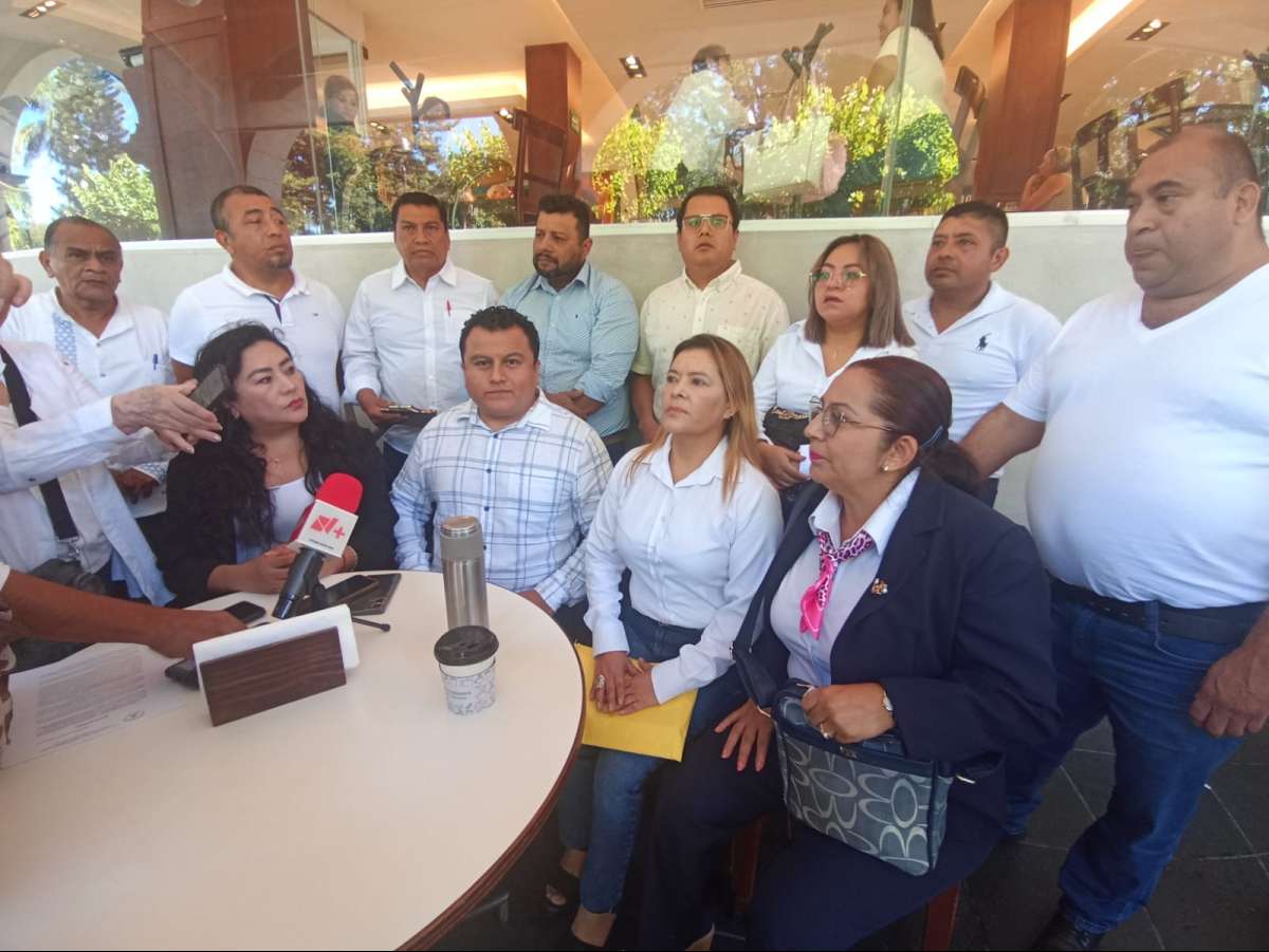 Recibe toma de nota comité del sindicato de trabajadores de CMAS, lo encabeza Carlos Hernández Rodríguez