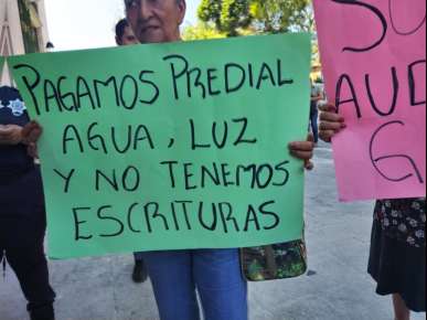 Se manifiestan vecinas de las colonias Amapolas 1 y 2 de Veracruz puerto, piden la regularización de sus predios