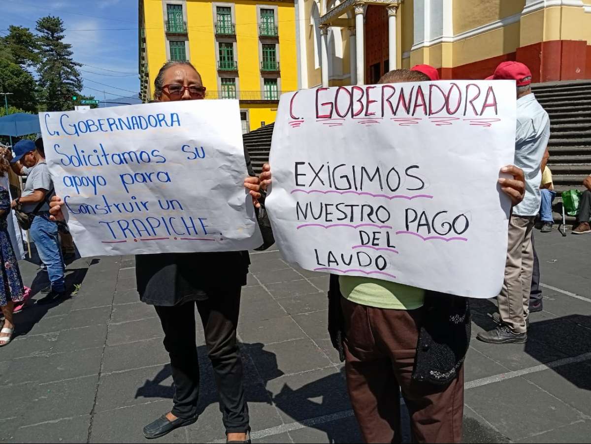 Se manifiestan en la Plaza Sebastián Lerdo ex trabajadores del Ingenio La Concepción
