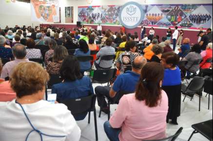 Entrega ISSSTE Veracruz 107 credenciales de vigencia permanente de derechos a jubilados y pensionados