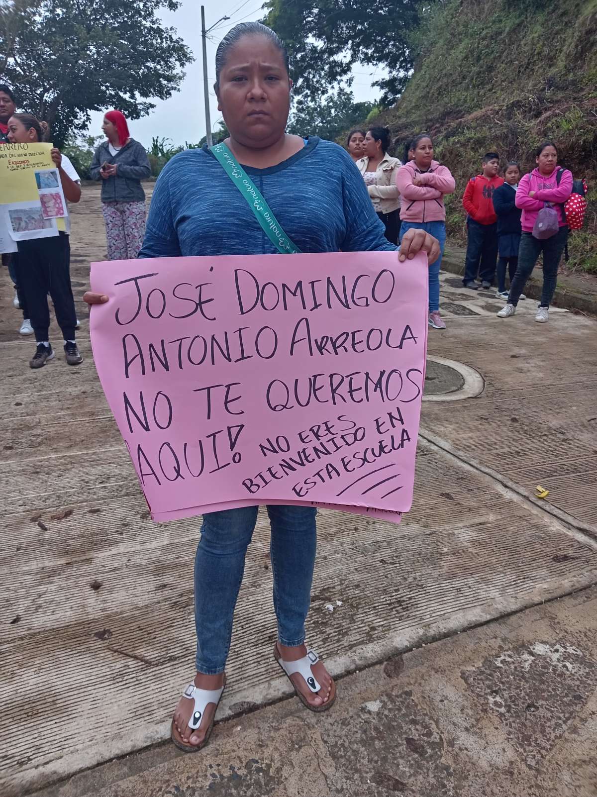 La Escuela Primaria Vicente Guerrero inicia ciclo escolar tomada por padres de familia