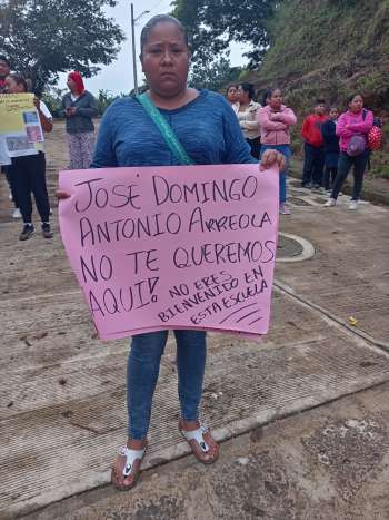 La Escuela Primaria Vicente Guerrero inicia ciclo escolar tomada por padres de familia