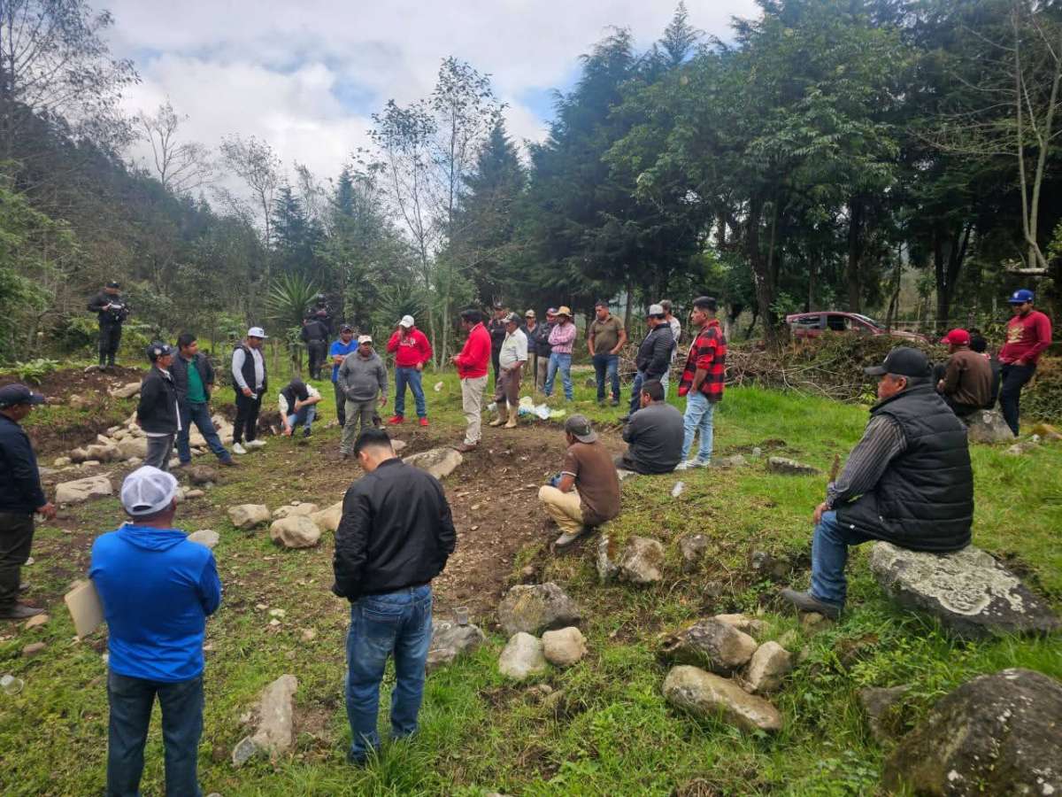 Habitantes de Ayahualulco toman el palacio municipal por incumplimiento de su alcalde en obras prometidas