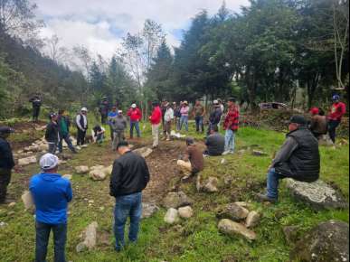 Habitantes de Ayahualulco toman el palacio municipal por incumplimiento de su alcalde en obras prometidas