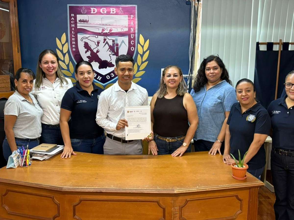 Mauro Castañón Cruz, Recibió su Nombramiento Como Director de la Escuela de Bachilleres Pánuco