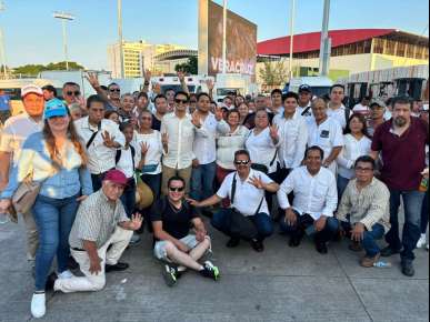 Nacho Luna acompaña a Sheinbaum en informe histórico   