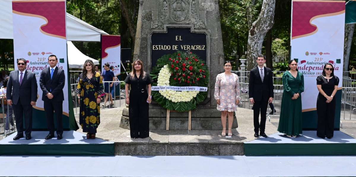 Consejo General del OPLE Veracruz realiza guardia de honor por el 215 aniversario de la Independencia de México