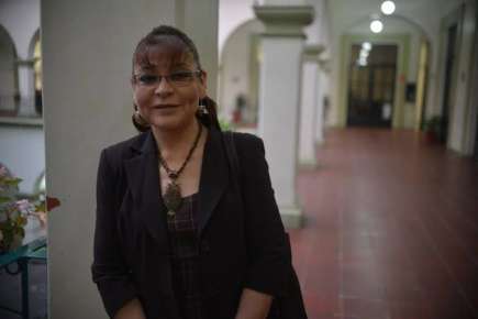 Funcionaria yunista, incrustada en la Contraloría, crea problemas en la Secretaría de Salud