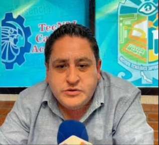 Padres de familia y alumnos denuncian corrupción existente en Tecnológico de Acayucan por parte de su director