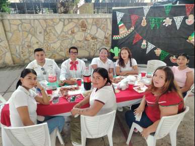 Disfrutaron de un Festejo Patrio Alumnos del Bachillerato UPAV 203G Pánuco