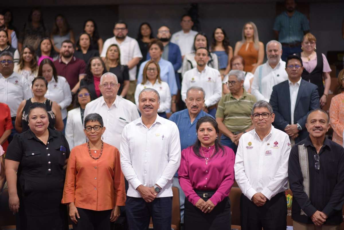 Celebra diputado 45 aniversario de la Universidad Pedagógica Veracruzana