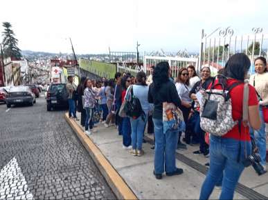 Padres de familia toman Jardín de Niños en Xalapa