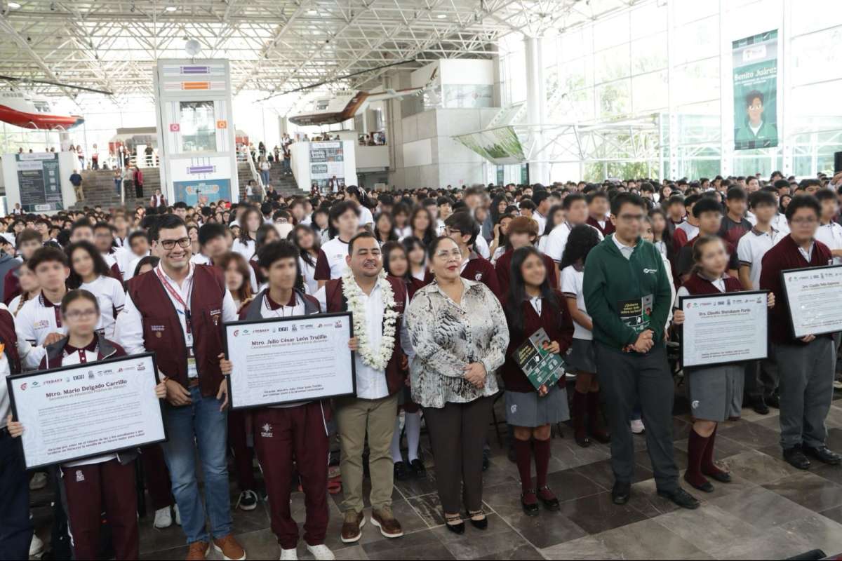 Más de mil 600 jóvenes reciben información para obtener la beca Benito Juárez   