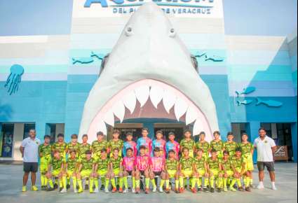 Escualos Kids presume su identidad: foto oficial rumbo a la Liga Nacional Juvenil