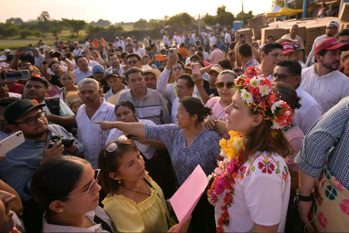 Gobernadora Rocío Nahle entrega 593 apoyos a familias del norte de Veracruz   