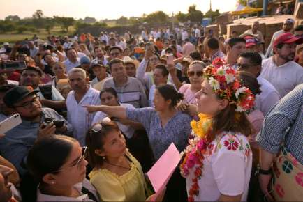 Gobernadora Rocío Nahle entrega 593 apoyos a familias del norte de Veracruz   