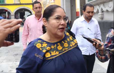 Encabeza Claudia Tello Espinosa mesa de diálogo con manifestantes de Tehuipango.