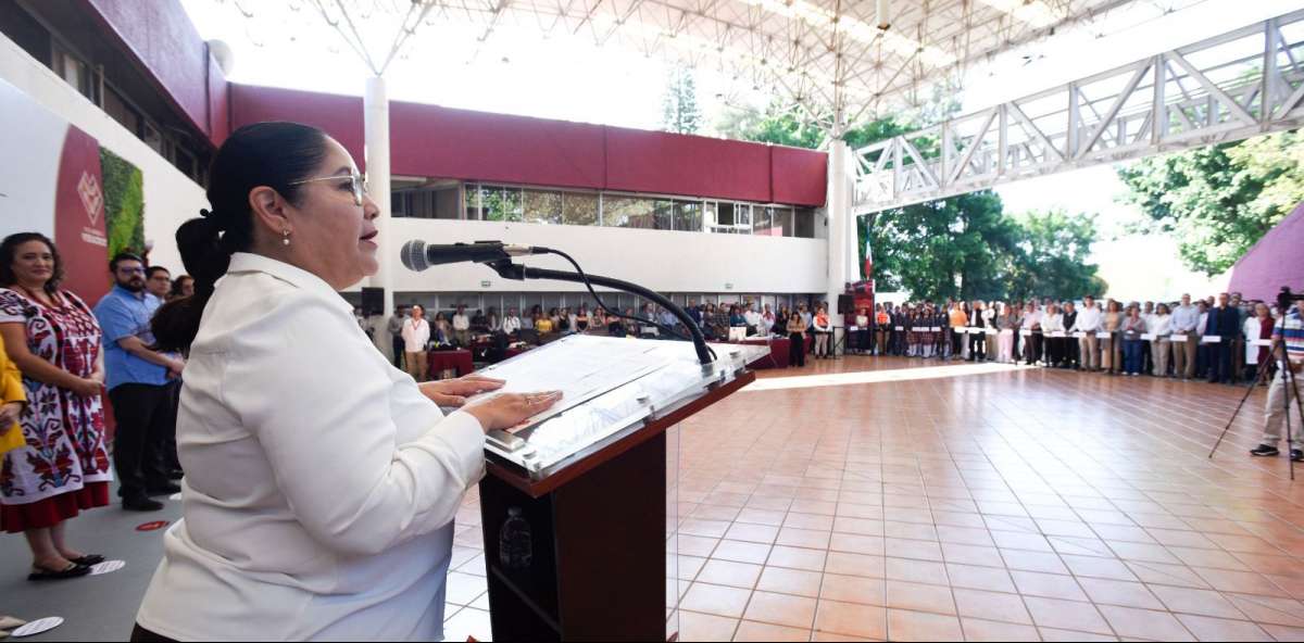 Gobierno del Estado responde a solicitudes escolares con mobiliario a 920 planteles   