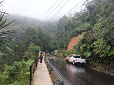 ATIENDE SICT DERRUMBE EN LA RUTA 150 TRAMO ORIZABA – ZONGOLICA      