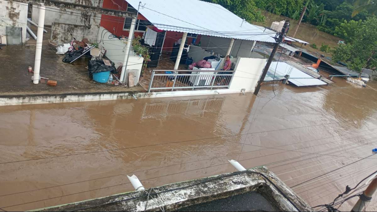 Despliegue de atención inmediata en zonas afectadas por el desbordamiento del río Cazones
