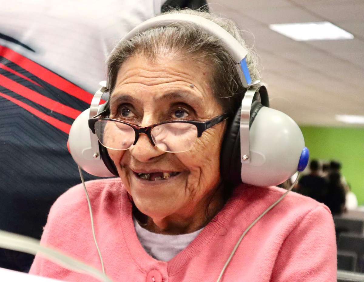 Personas con discapacidad auditiva reciben apoyo gratuito a través del DIF Estatal   