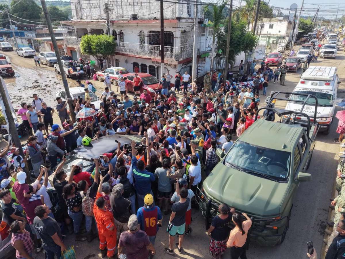 Presidenta Claudia Sheinbaum recorre Poza Rica, Veracruz e informa el comienzo de apoyo en alimentación y agua potable