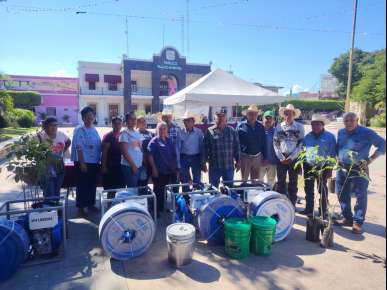 Comunidades de Pánuco Reciben Apoyos Para Construcción de Presas