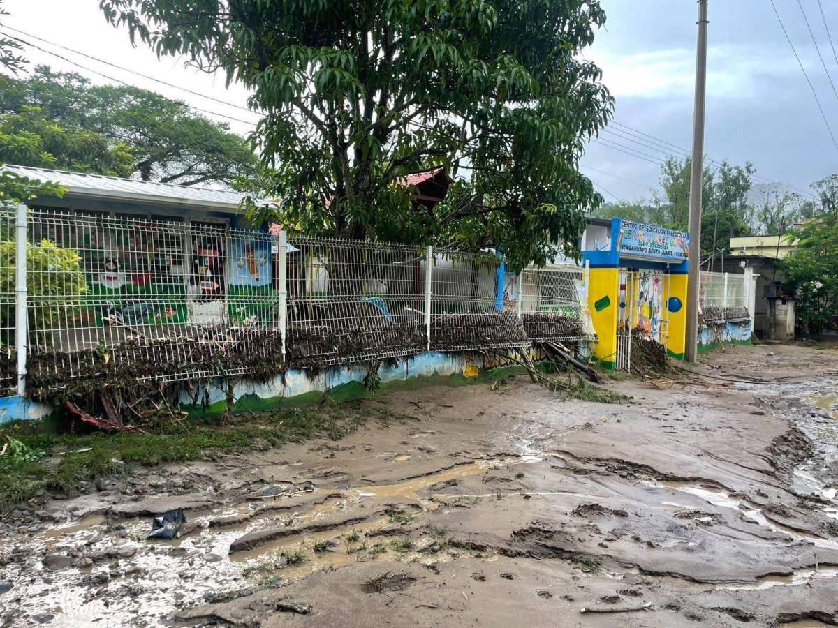 Ixtacahuayo, en el municipio de Benito Juárez al norte del estado de Veracruz sufre por inundación.