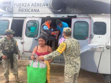 Con puente aéreo, realizan 23 vuelos de rescate y entrega de víveres a municipios incomunicados