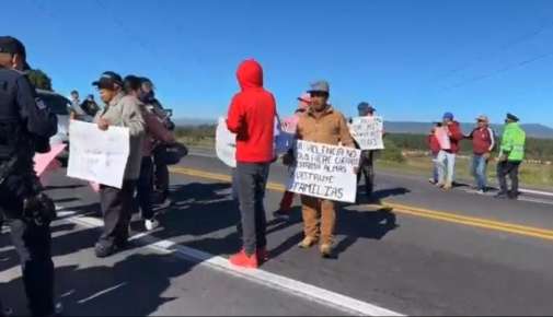 Familiares de Adelina Arcos bloquean carretera federal Xalapa-Perote, piden a la fiscalía investigar para dar con su paradero
