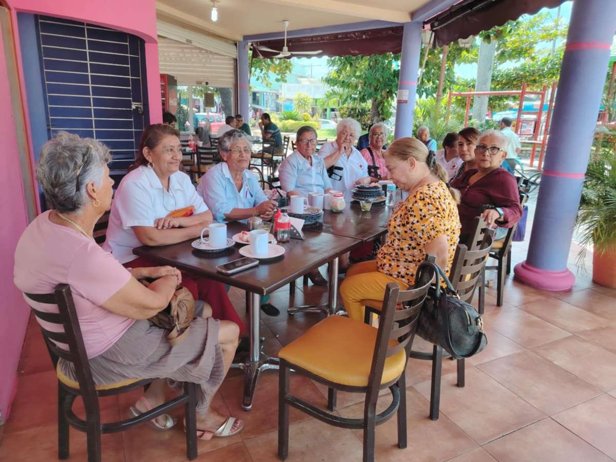 Se Reúnen Señoras de la Divina Misericordia en Pánuco