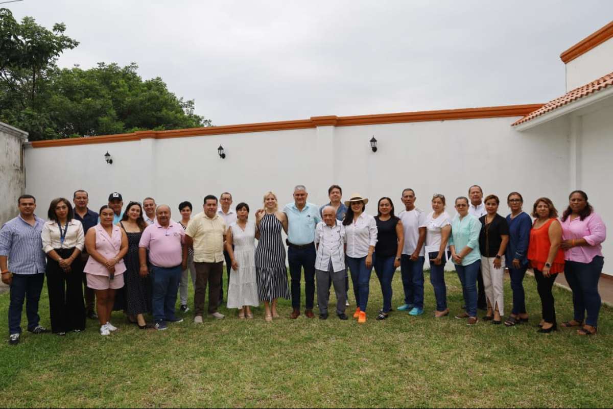 Alcalde electo René Omar Jaén impulsa una agenda educativa incluyente; la diputada Elena Córdova respalda su visión por una educación más humana en Misantla