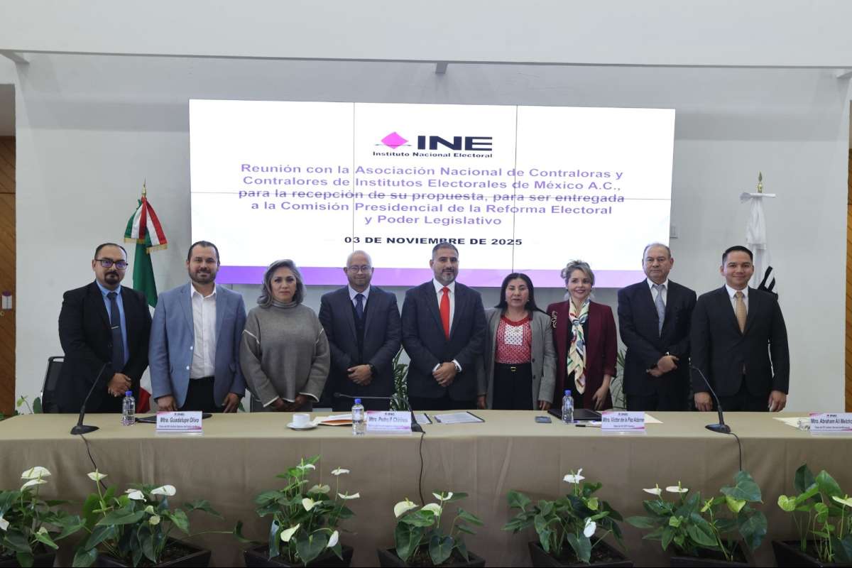 Contraloría Interna del OPLE Veracruz presente en la entrega de propuesta de la ANCCIEM sobre Reforma Electoral en el INE